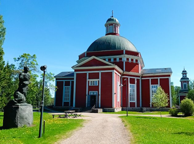 Saarijärvi kirik ja Saarijärve Paavo
